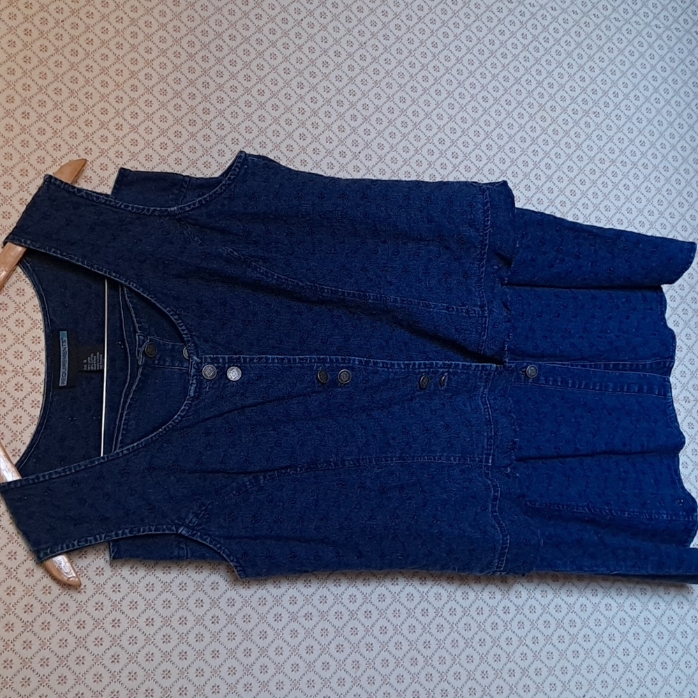 Women's blue eyelet skirt and top set